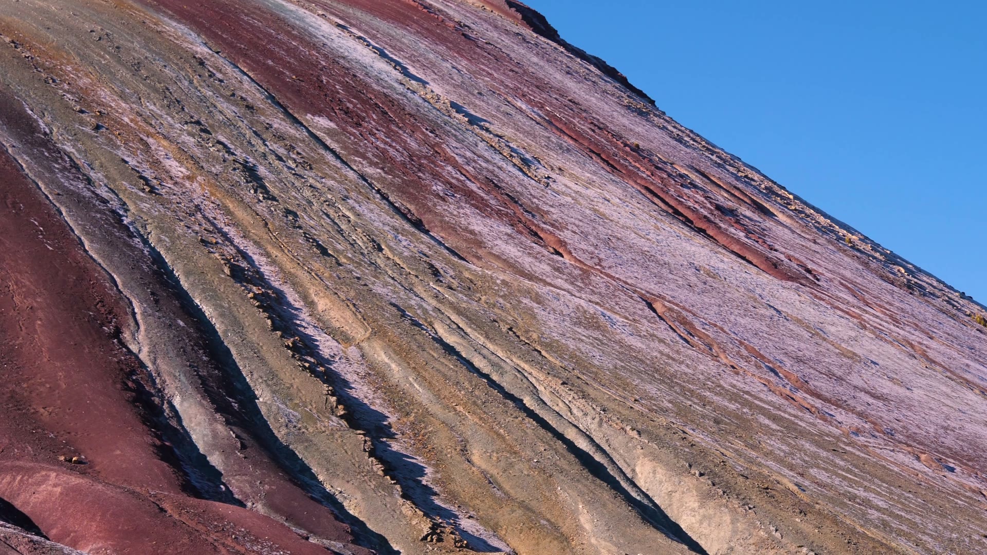 Paisaje real de Vinicunca, la montaña de colores de Cusco, filmado por Florian Delée.